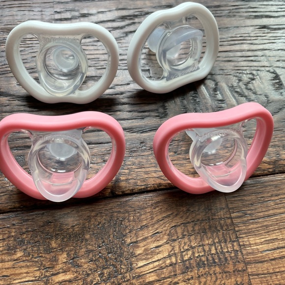 Baby girl pacifier binkie bundle lot 23 pieces - Picture 16 of 16